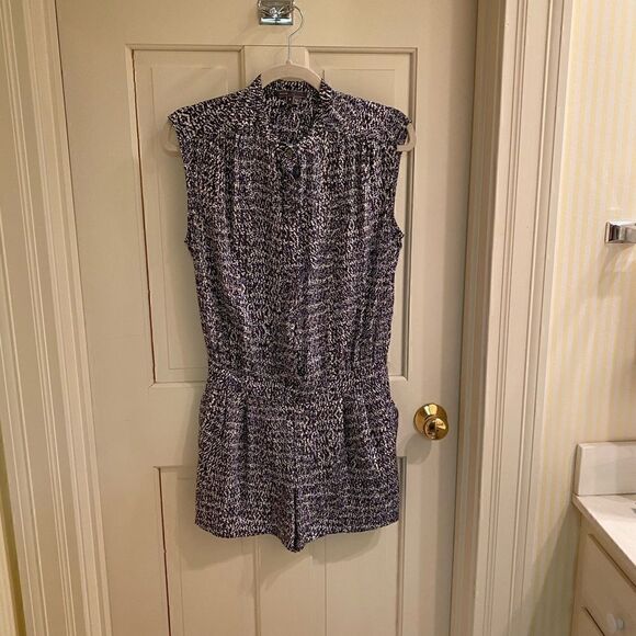 Vince 100% Silk Summer Romper Static Print Size 4 - Picture 2 of 7